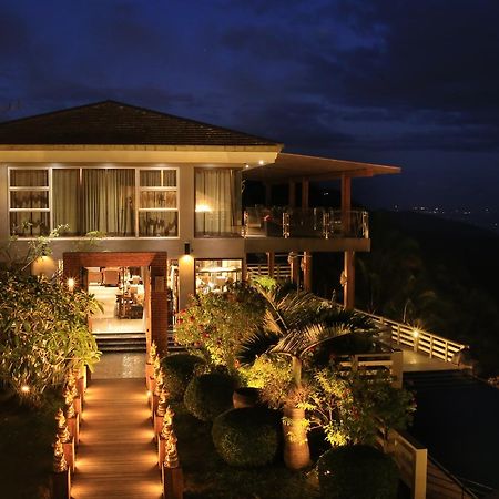 The Oriental Luxury Suites Alfonso Exterior photo