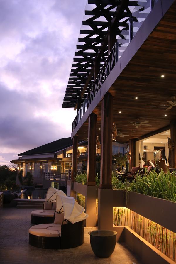 The Oriental Luxury Suites Alfonso Exterior photo