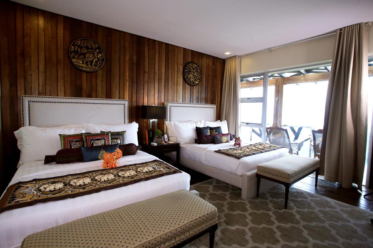 The Oriental Luxury Suites Alfonso Exterior photo
